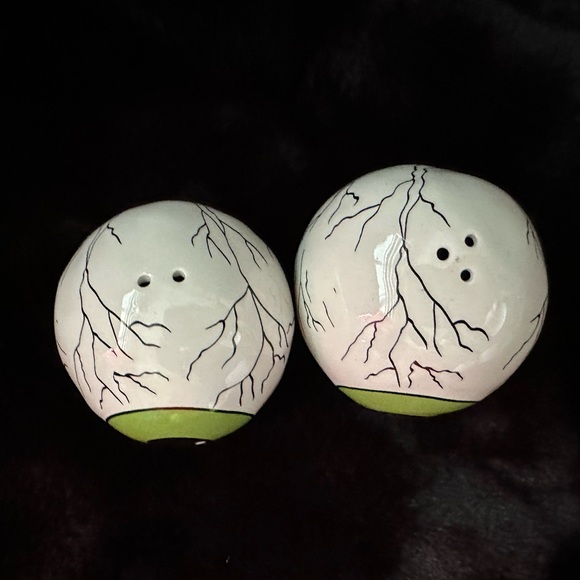 EYEBALLS (Halloween) salt and pepper shakers never used or displayed - Picture 3 of 3